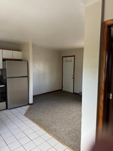 3850 N Shore Dr in Menominee, MI - Foto de edificio - Building Photo