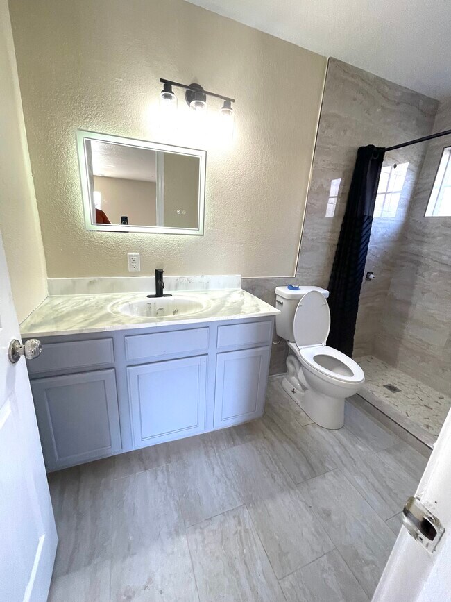 2951 68th Ave, Unit 2951 in Oakland, CA - Foto de edificio - Building Photo