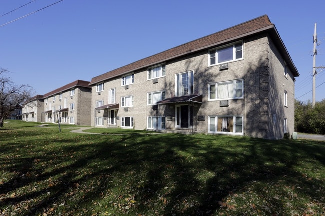 Broadview Apartments in Broadview, IL - Building Photo - Building Photo