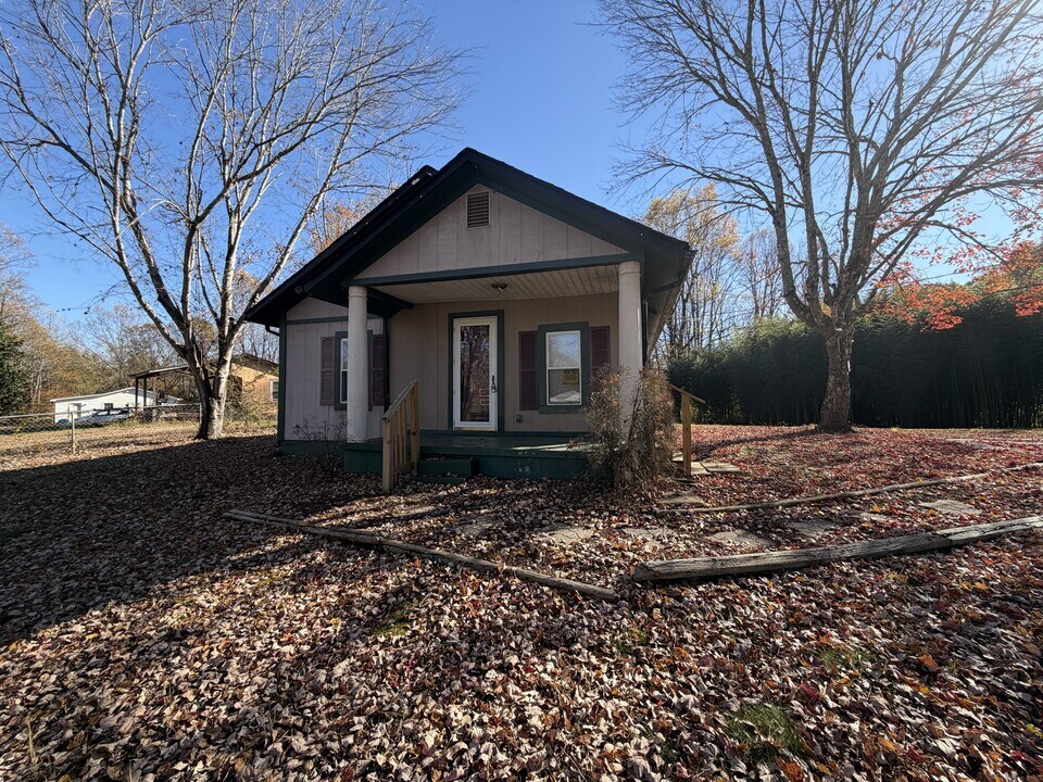 651 New Brickyard Rd in North Wilkesboro, NC - Building Photo