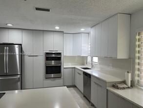 10860 NW 40th St in Coral Springs, FL - Building Photo - Building Photo