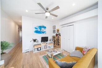 201 Pavonia Ave in Jersey City, NJ - Foto de edificio - Building Photo