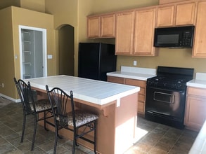 2501 Basque Hills Dr in Bakersfield, CA - Building Photo - Building Photo