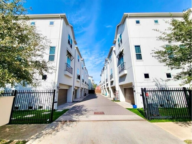 1315 W 24th St in Houston, TX - Building Photo - Building Photo