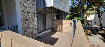 4251 W Sarah St in Burbank, CA - Building Photo - Building Photo