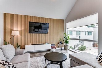 1111 Barsotti Ct in Dallas, TX - Building Photo - Building Photo