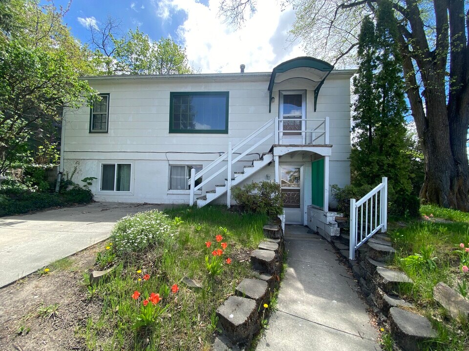 105 SE South St in Pullman, WA - Foto de edificio