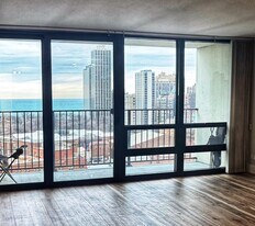 1636 N Wells St, Unit 1805 in Chicago, IL - Building Photo