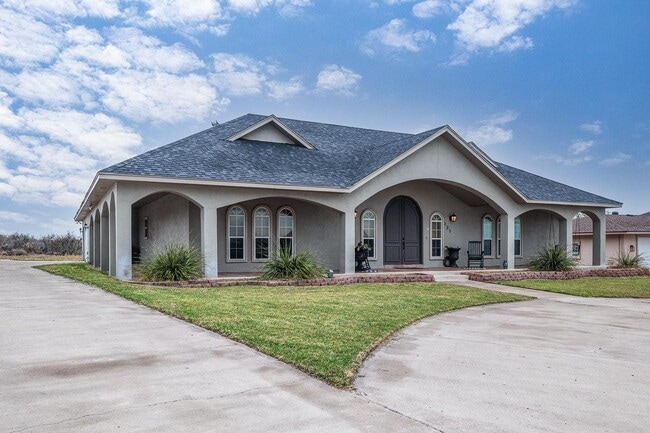 property at 121 La Paloma Dr