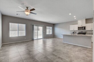 10269 Crimson Mdw Ave in Las Vegas, NV - Building Photo - Building Photo