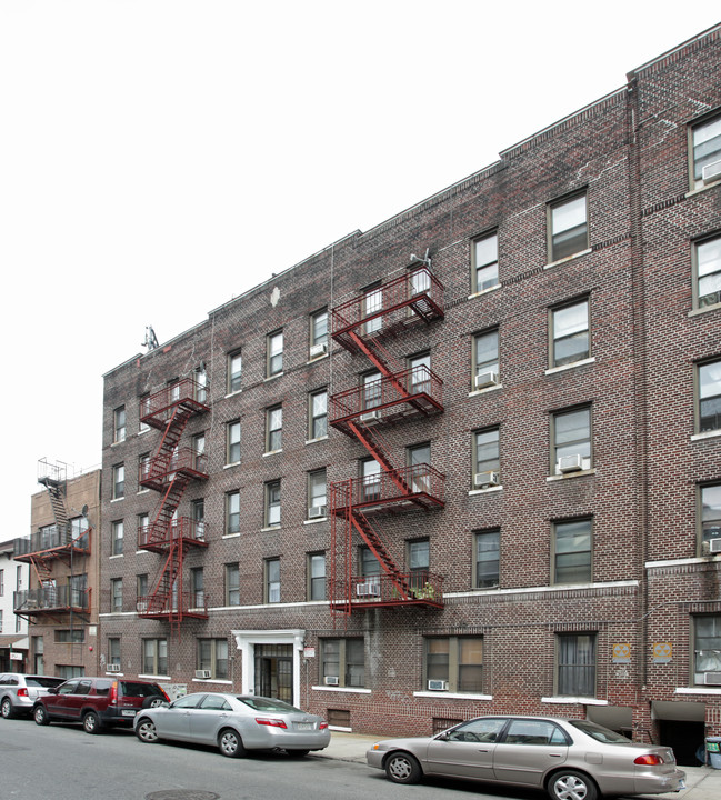 165 Meserole St in Brooklyn, NY - Building Photo