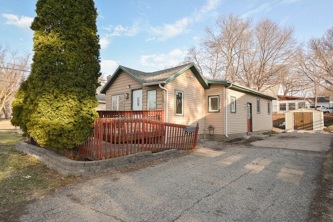 property at 725 7th St NW