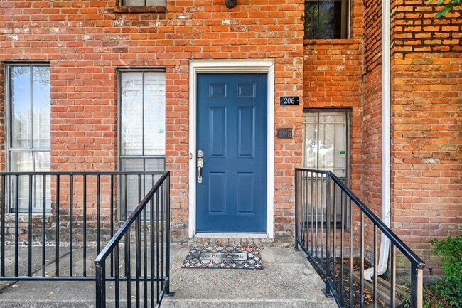 3200 S Gessner Rd in Houston, TX - Building Photo - Building Photo