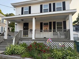 36 Oak St in Plymouth, MA - Building Photo