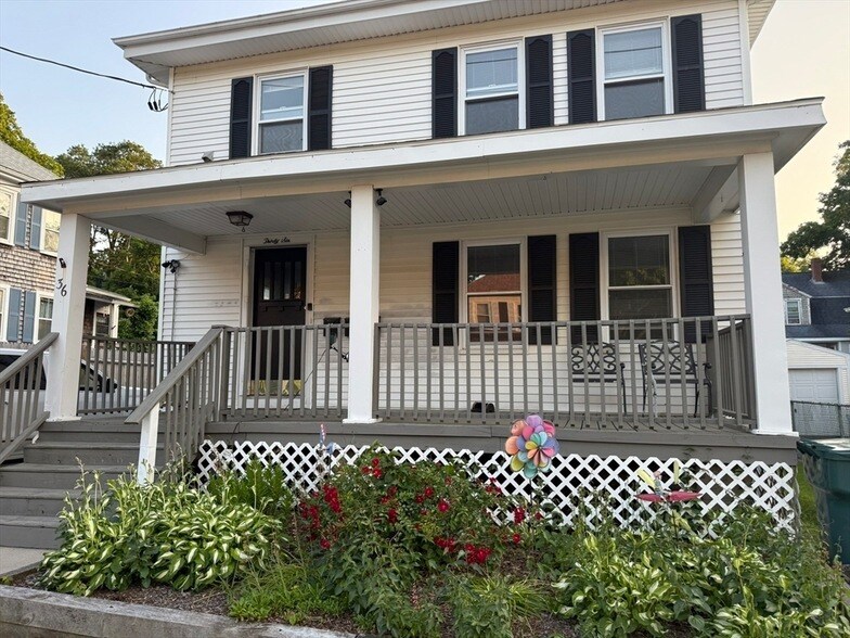 36 Oak St in Plymouth, MA - Building Photo