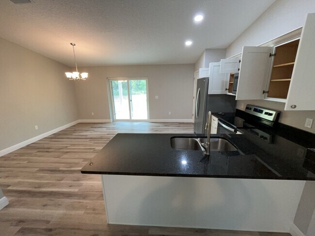 1866 W Hialeah Dr in Citrus Springs, FL - Building Photo - Building Photo
