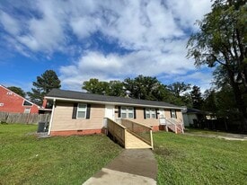 720 Greensboro Ave in Sanford, NC - Building Photo