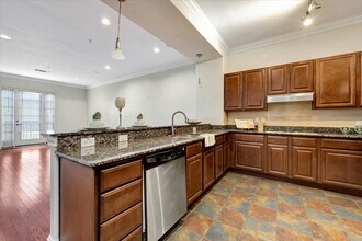 7134 Mapleridge St in Houston, TX - Building Photo - Building Photo