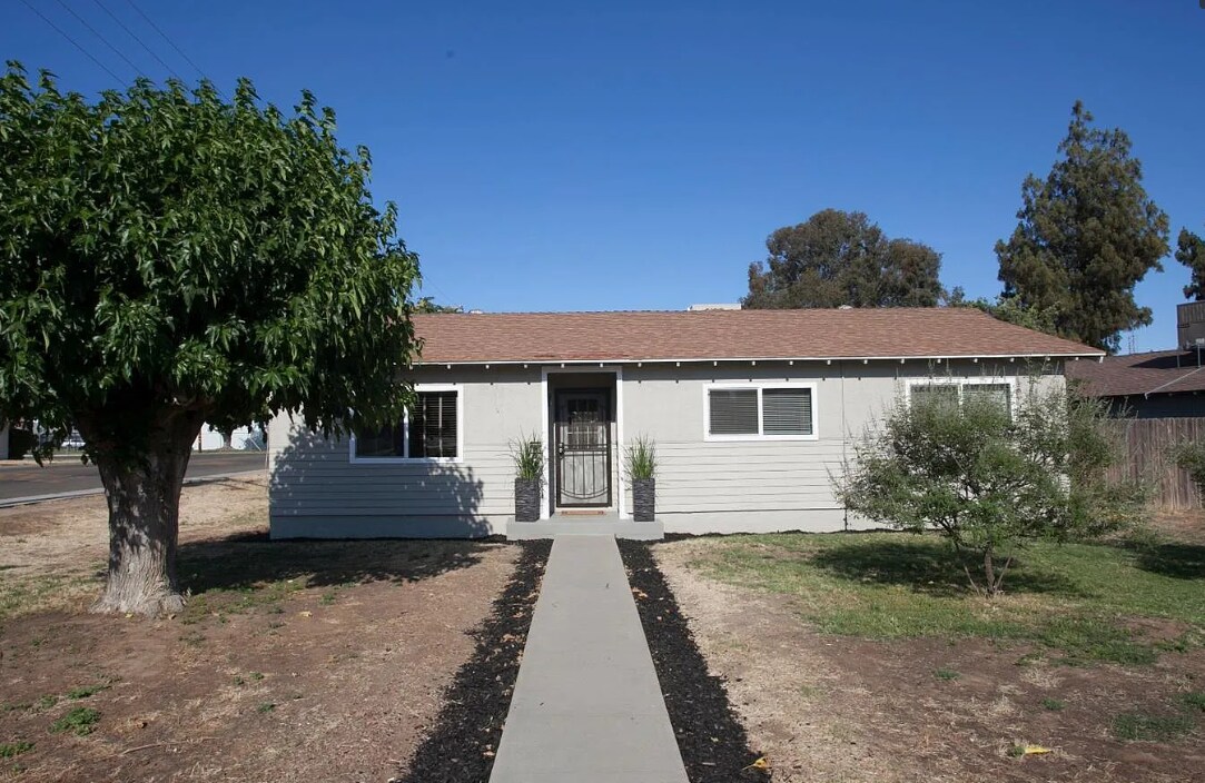 1187 Gladys Way in Hanford, CA - Building Photo