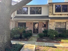 1323 Reddleshire Ln in Houston, TX - Building Photo