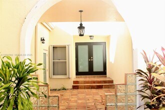 11151 Minneapolis Dr in Hollywood, FL - Building Photo - Building Photo