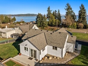 1672 Colchester Dr E in Port Orchard, WA - Building Photo - Building Photo