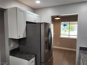 925 SE 23rd Pl in Cape Coral, FL - Building Photo - Building Photo
