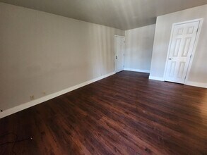 5020 Indian River Dr in Las Vegas, NV - Building Photo - Building Photo