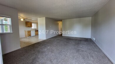 12573 SE 27th Ave in Milwaukie, OR - Building Photo - Building Photo
