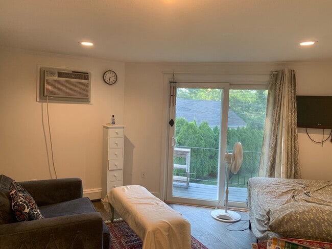 1 Town House Ln, Unit 2 in Acton, MA - Foto de edificio - Building Photo