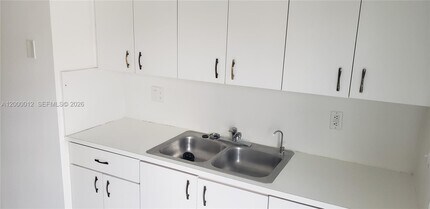 7777 W 29th Ln in Hialeah, FL - Building Photo - Building Photo