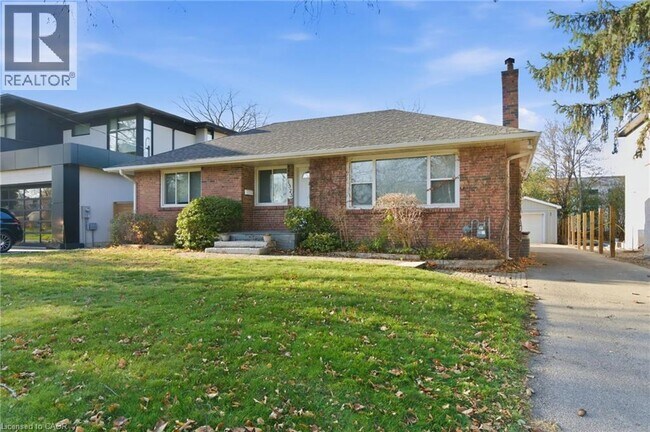 1523 Constance Dr in Oakville, ON - Building Photo - Building Photo