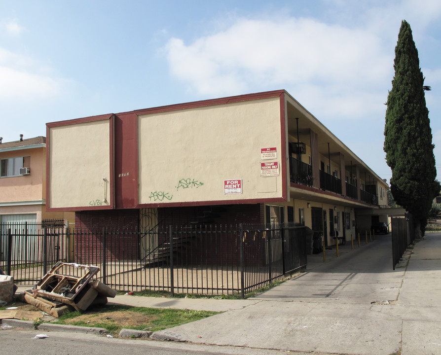 1202 E Golden St in Compton, CA - Building Photo