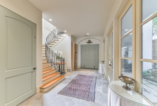 property at 2712 Ferndale St