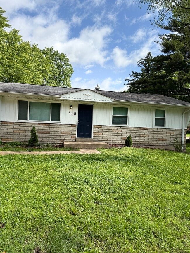 2033 Bella Clare Dr in St. Louis, MO - Building Photo - Building Photo