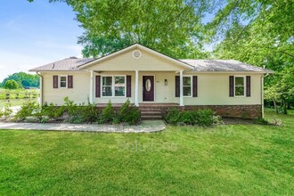 8104 Spotswood Rd in Summerfield, NC - Building Photo - Building Photo