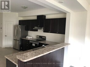 41 Bradbury Rd in Hamilton, ON - Building Photo - Building Photo