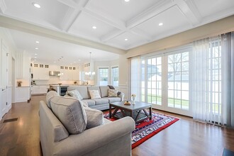 7 Marshall Rd in Wellesley, MA - Building Photo - Building Photo
