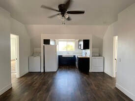 3320-3322 Clairemont Dr, Unit 3322B in San Diego, CA - Building Photo