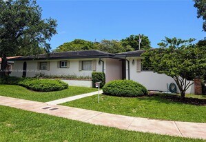 856 Benevento Ave in Coral Gables, FL - Building Photo