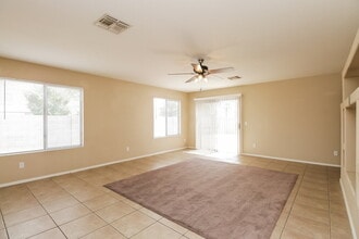 11409 W Cambridge Ave in Avondale, AZ - Foto de edificio - Building Photo