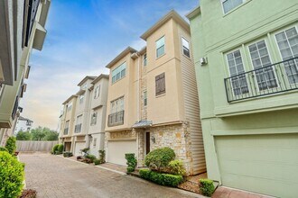 2820 Sherwin St, Unit 415 in Houston, TX - Building Photo - Building Photo