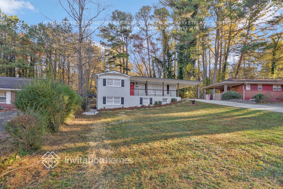 3715 Wisteria Ln SW in Atlanta, GA - Building Photo