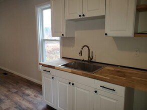 17 Canaan St in Canaan, NH - Foto de edificio - Building Photo