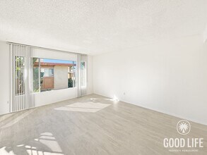 6868 Hyde Park Dr in San Diego, CA - Building Photo - Building Photo