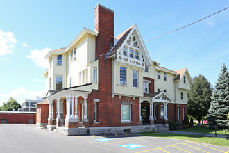 Washington Manor Apartments in Watertown, NY - Foto de edificio - Building Photo