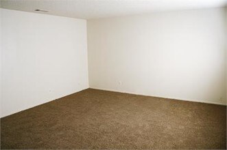 122 N College Ave-Unit -102 in Fresno, CA - Foto de edificio - Building Photo