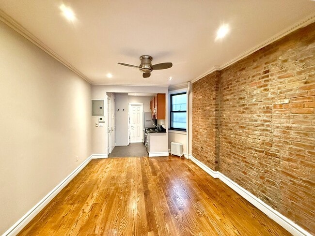 382 E 10th St in New York, NY - Building Photo - Building Photo