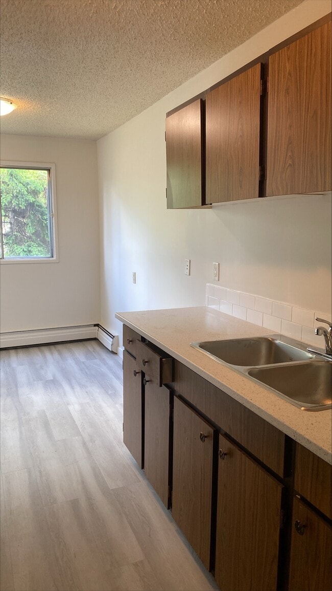 Grovenor Gardens 80 Brookwood Dr in Spruce Grove, AB - Building Photo - Building Photo