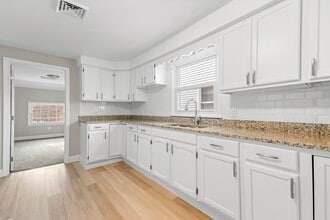 528 Eastern Ave in Fall River, MA - Building Photo - Building Photo